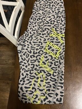 Fox Girls' Gray Leopard Print Leggings with Neon Yellow Logo
